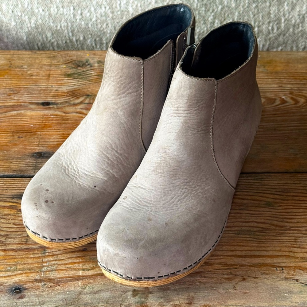 Dansko | Maria Taupe Ankle Boots size 8.5/39